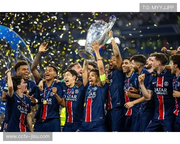 欧冠奖杯世界巡展抵达东京，日本球迷热情展现赛事全球影响力